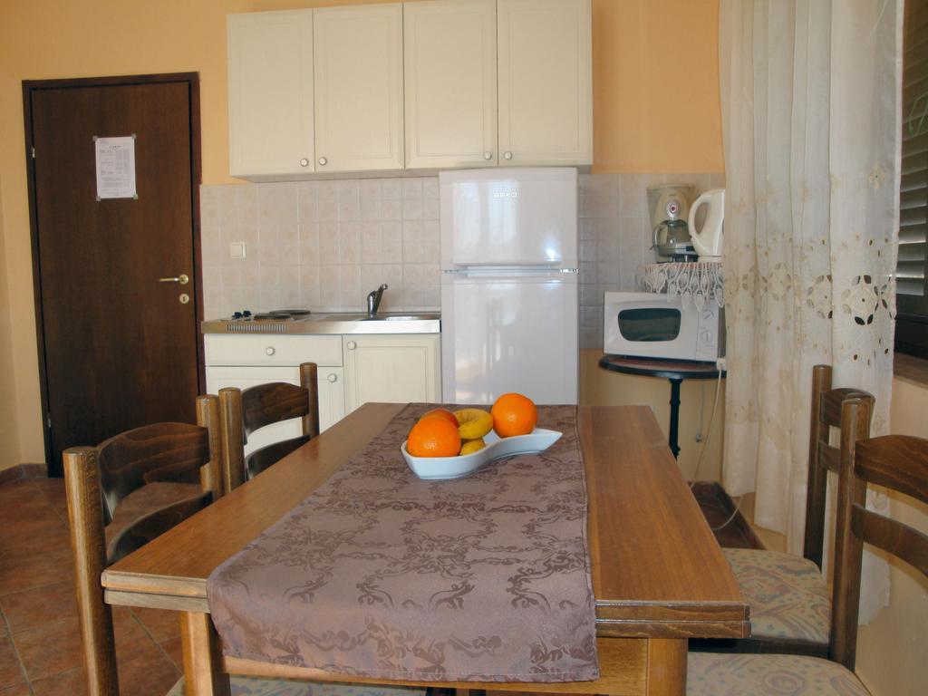 Apartments Vukelic Starigrad Paklenica Eksteriør billede
