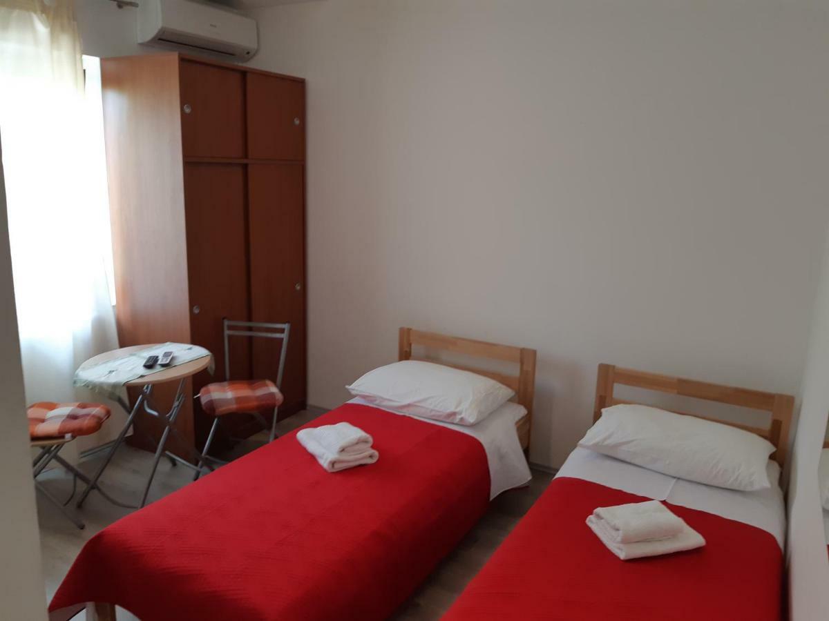 Apartments Vukelic Starigrad Paklenica Eksteriør billede