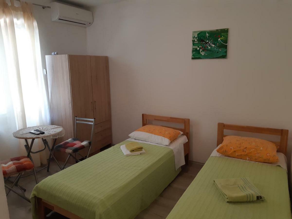Apartments Vukelic Starigrad Paklenica Eksteriør billede