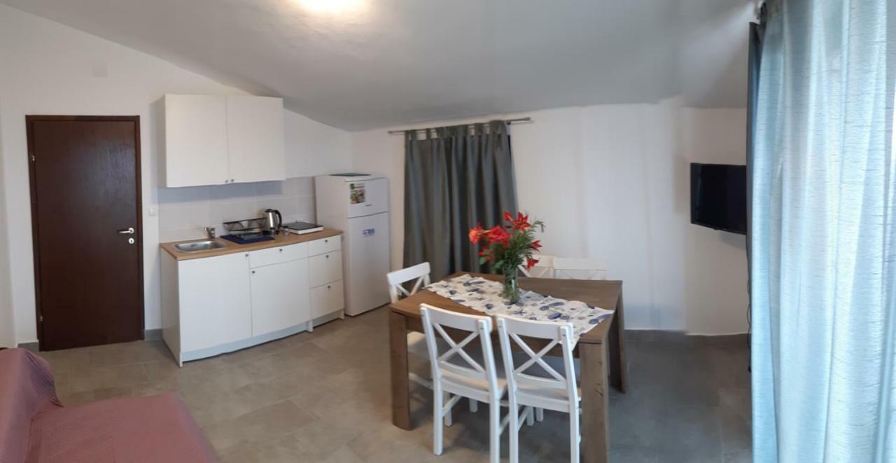 Apartments Vukelic Starigrad Paklenica Eksteriør billede