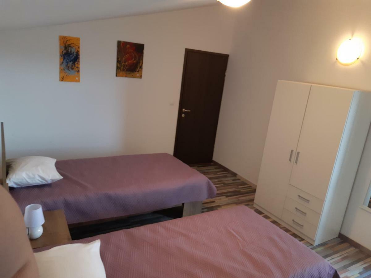 Apartments Vukelic Starigrad Paklenica Eksteriør billede