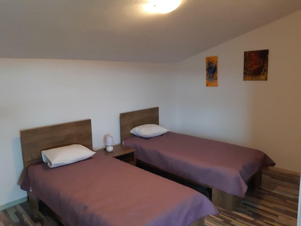 Apartments Vukelic Starigrad Paklenica Eksteriør billede