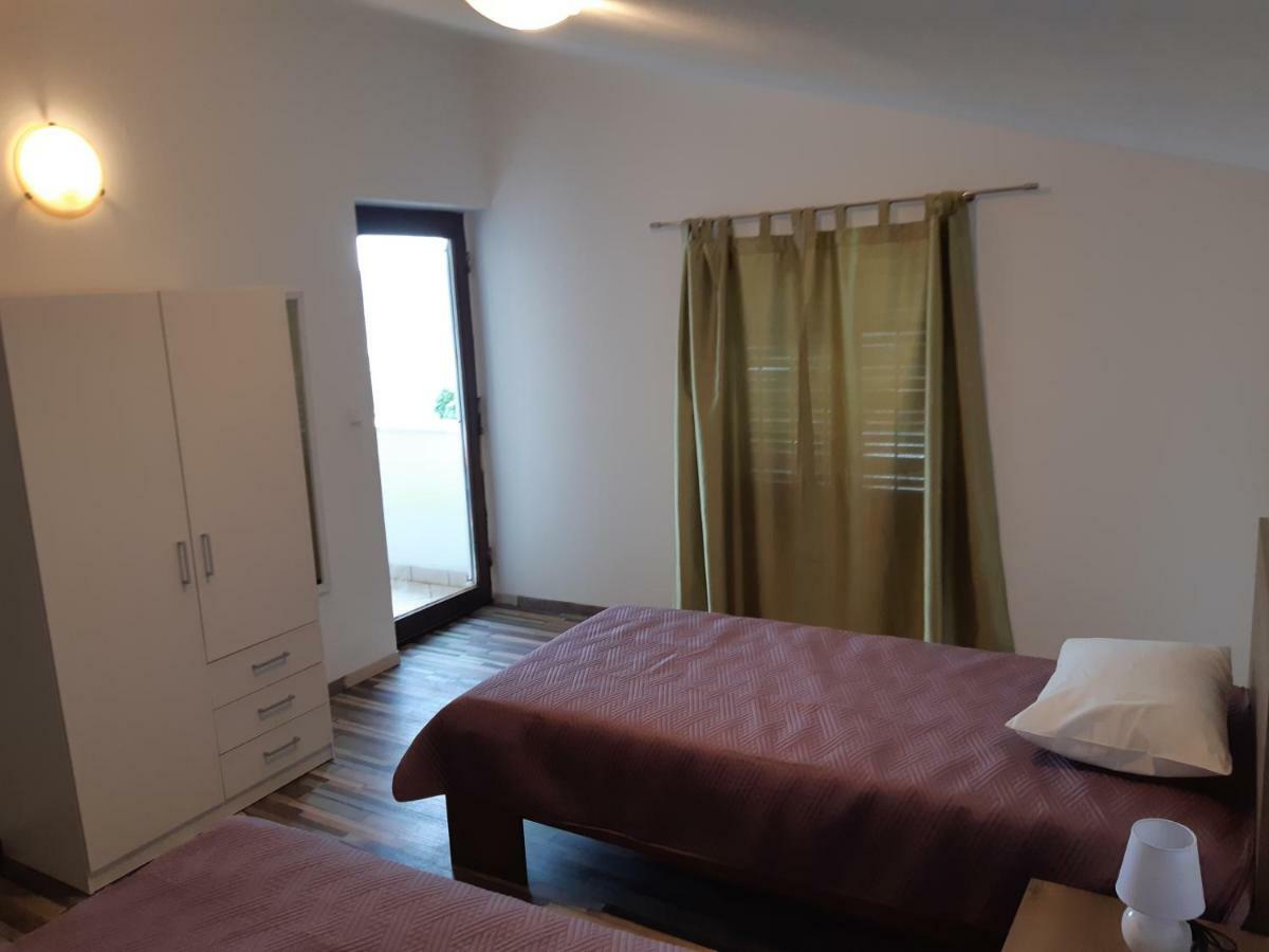 Apartments Vukelic Starigrad Paklenica Eksteriør billede
