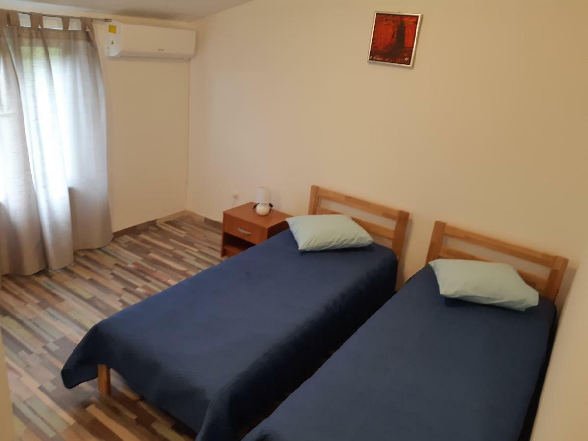 Apartments Vukelic Starigrad Paklenica Eksteriør billede